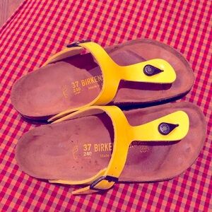 Birkenstock Gizeh Patent yellow 💛 size 37. Great used condition